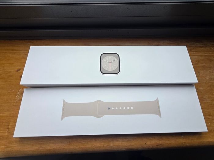 Apple Watch Series 8 - Starlight Aluminium Case