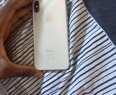 iPhone XS 256gb activation lock