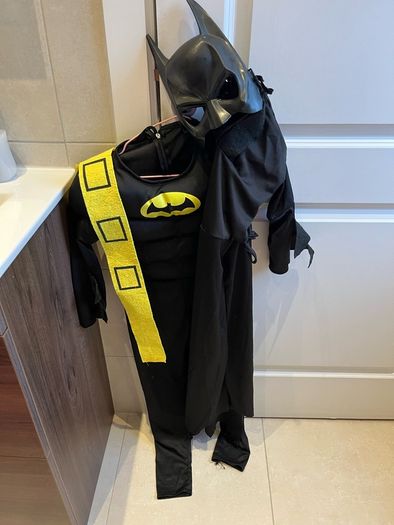 Batman costume - 5-6 year old