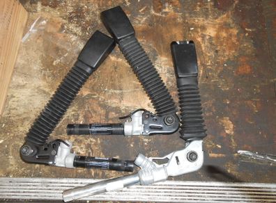 Bmw E60    Seatbelt Pretensioners