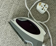Travel iron