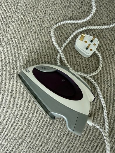 Travel iron