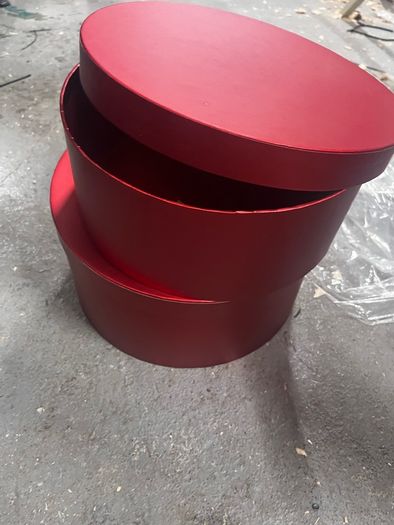 Hat boxes round two sizes. 3 colours