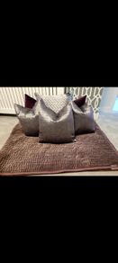 Pillow and throw set