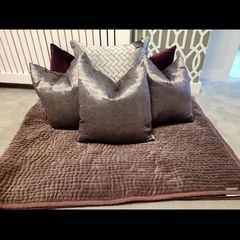 Pillow and throw set