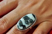 Beautiful Silver Toned Costume Ring - Good Quality - Size R (CS05)