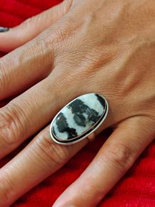 Beautiful Silver Toned Costume Ring - Good Quality - Size R (CS05)