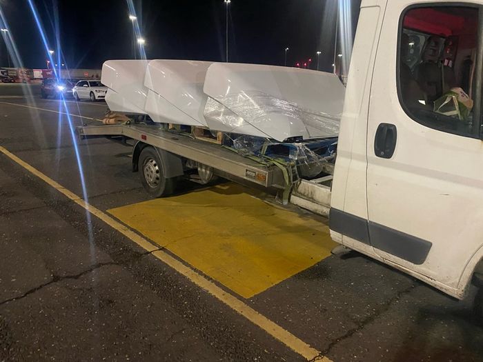 Truck wind breaker