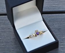 9ct Yellow Gold Amethyst Claddagh Ring