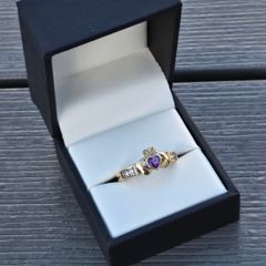 9ct Yellow Gold Amethyst Claddagh Ring