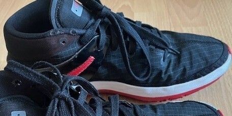 Nike Kevin Durant No 7 Laced Up Trainers Shoes Runners  Size Uk 10.5   Eu 45.5. In Very Good Used Condition. Mens Gents