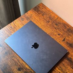 MacBook Air M2 2022 8GB Midnight Black 92 Battery Excellent Condition