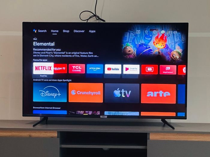 TCL 50 Inch Slim 4K Ultra HD HDR Smart TV (Model: 50P615K) - Perfect Condition+ Ross heavy duty tv wall bracket