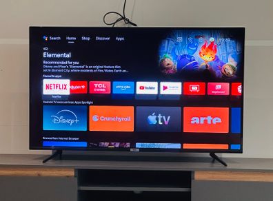 TCL 50 Inch Slim 4K Ultra HD HDR Smart TV (Model: 50P615K) - Perfect Condition+ Ross heavy duty tv wall bracket