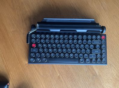 Vintage retro bluetooth keyboard