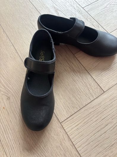 Tap dancing shoes (girls)