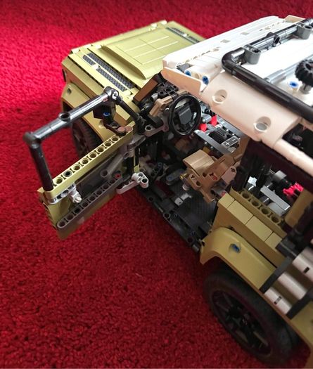 LEGO Technic 42110 Land Rover Defender Set
