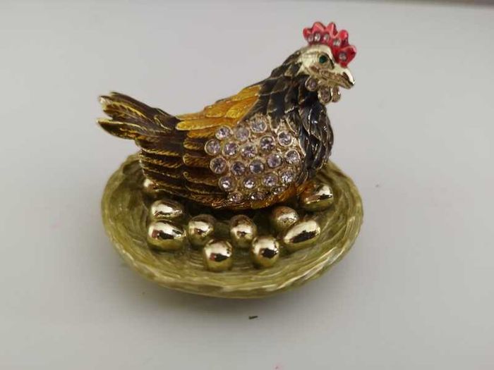 Painted Enameled Hen Style Decorative Hinged Jewelry Trinket Box