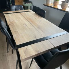 Solid wood dinning table