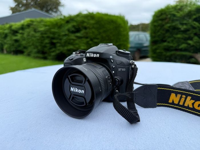 Nikon D7100 DSLR Camera Kit