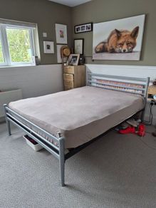Double bed (queen size)