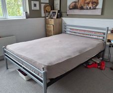 Double bed (queen size)