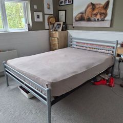 Double bed (queen size)