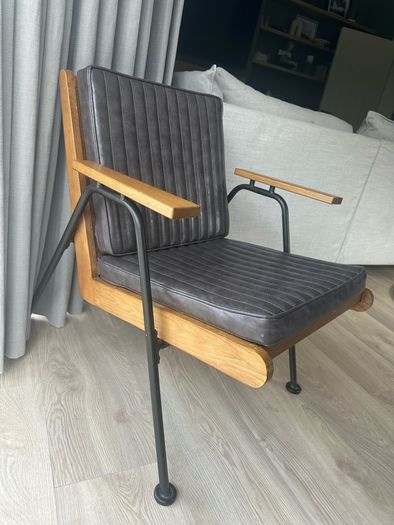 Accent chair