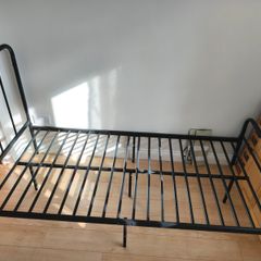 Metal single bedframe