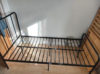 Metal single bedframe