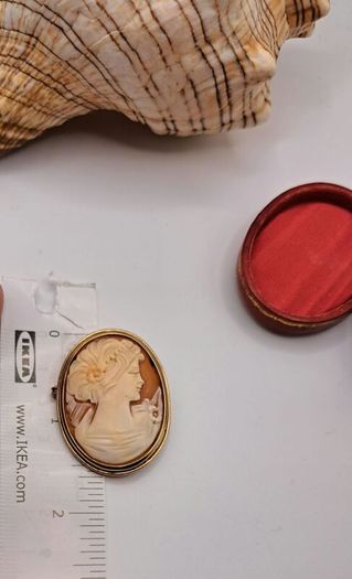 Very 9ct gold cameo pendant brooch