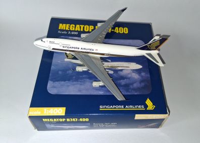 Singapore Airlines 1:400 Scale Megatop 747-400 9V SPG