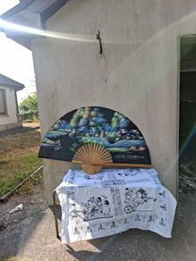 XL painted fan postage possible