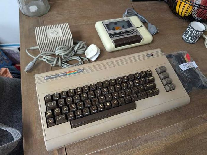 Commodore 64 - C64 Breadbin Bundle - #401
