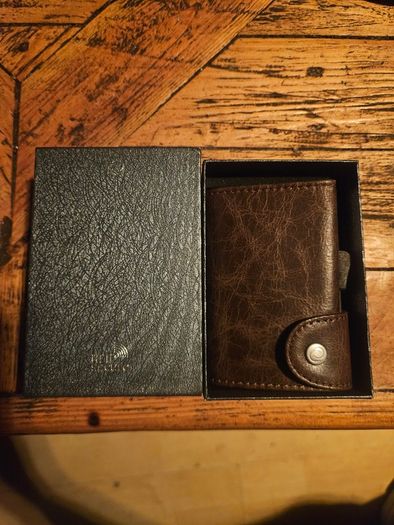 C secure wallet