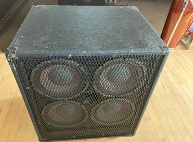 PEAVEY 410 TVX bass guitar cabinet.