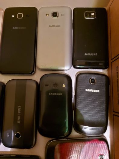 25 Mobile phones in very good cosmetic condition but have no Batterys