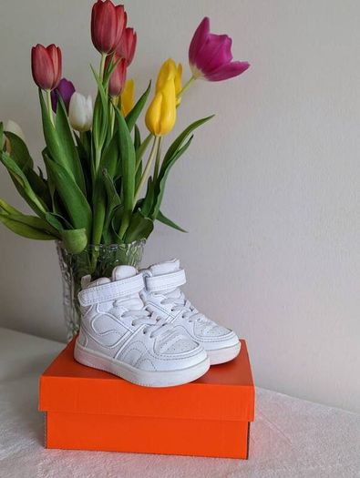 shoes girl size 22 EUR (UK 5.5), white sneakers ankle boots