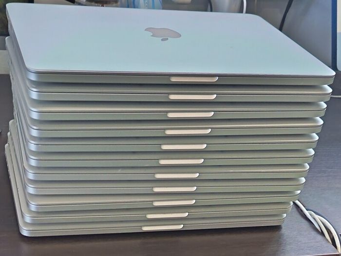 Apple MacBook Pro Job Lot Screens battery, HDD , keyboard spares/repairs