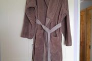 Unisex dressing gown size xl (18)