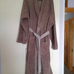 Unisex dressing gown size xl (18)