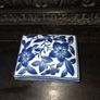 Vintage Chinese Porcelain Trinket Box with Gold Gilt Detail Image 2