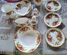 Old Country Rose Royal Albert Porcelain 13 Piece which includes Two Tier Cake Stand, Postage Available or collection