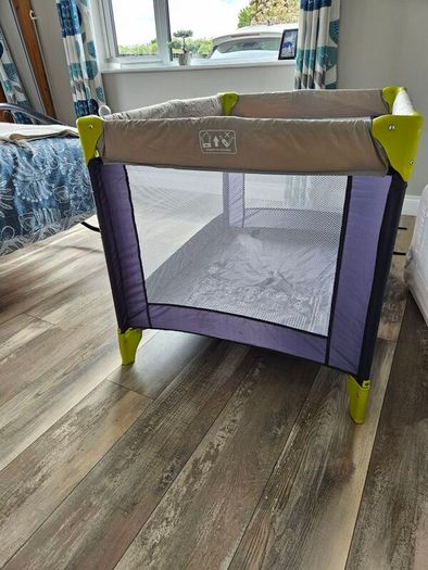 Travel cot free