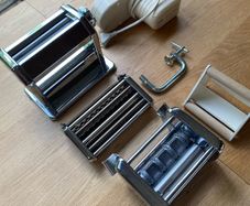 pasta maker and accessories