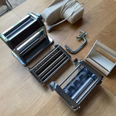 pasta maker and accessories
