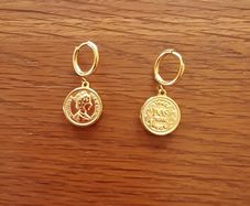 Very pretty golden fashion jewellery earrings