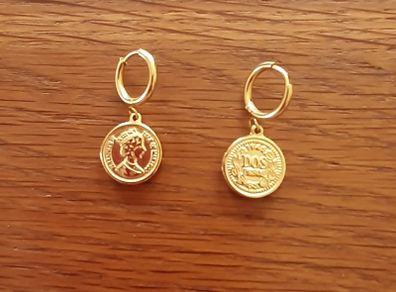Very pretty golden fashion jewellery earrings
