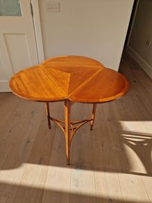 Corner Table