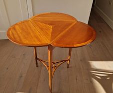 Corner Table